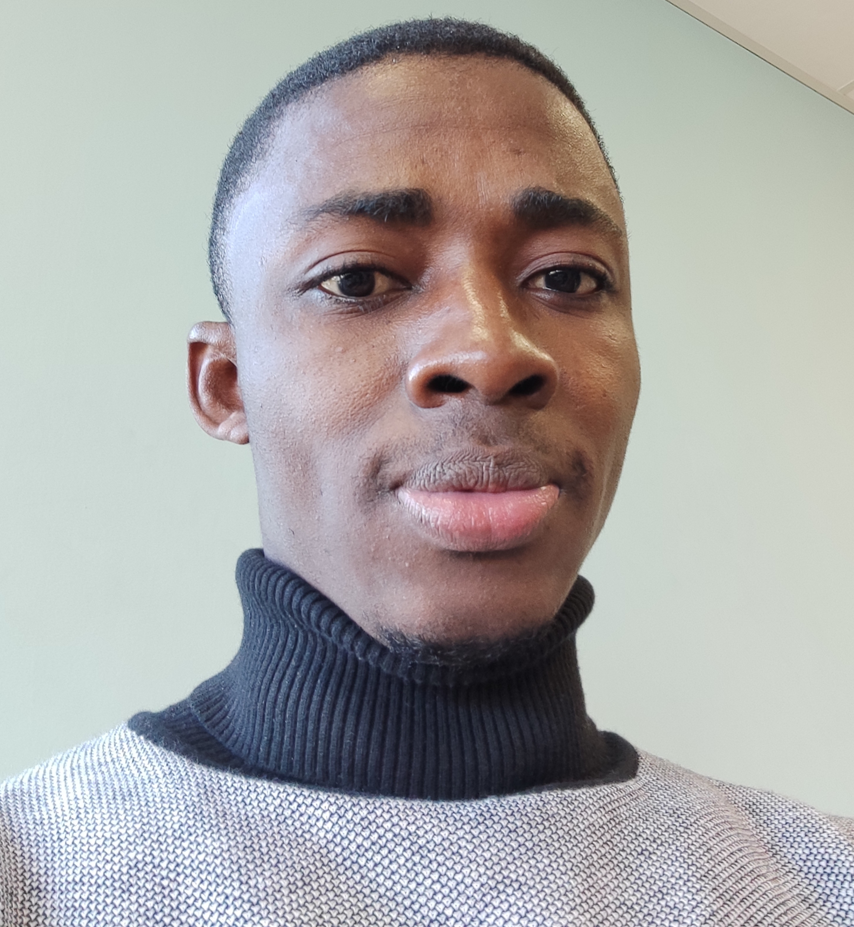 Profil Léon AKONDE